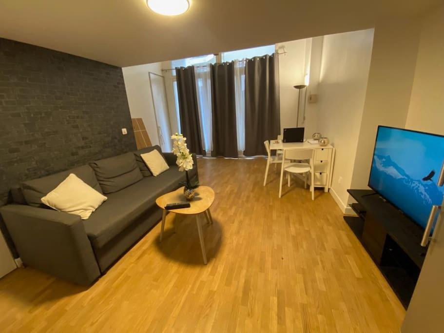 Magnifique Duplex 45 M2 Aux Portes De Paris Metro Barbara A 30Mn Expo Porte De Versailles モンルージュ エクステリア 写真
