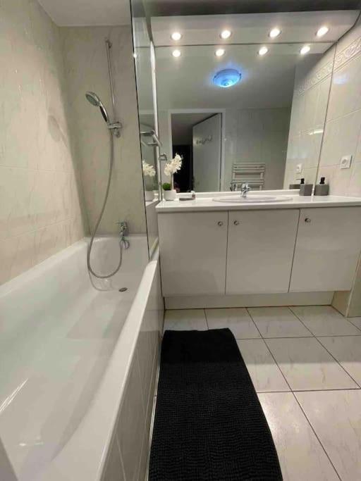 Magnifique Duplex 45 M2 Aux Portes De Paris Metro Barbara A 30Mn Expo Porte De Versailles モンルージュ エクステリア 写真