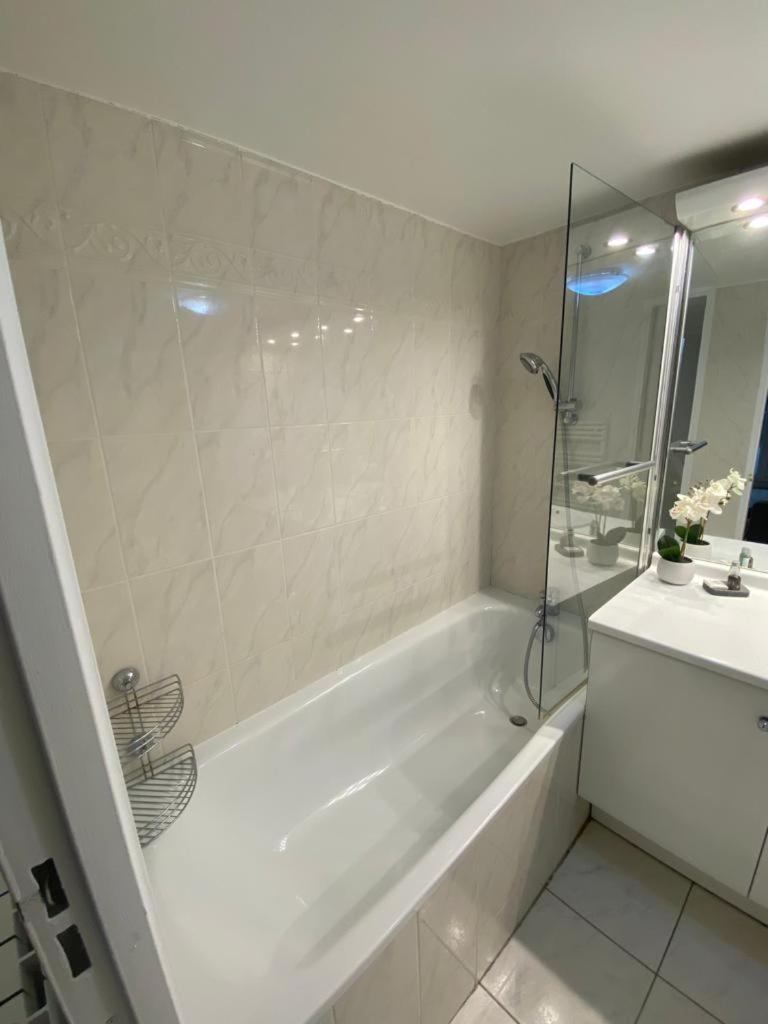 Magnifique Duplex 45 M2 Aux Portes De Paris Metro Barbara A 30Mn Expo Porte De Versailles モンルージュ エクステリア 写真