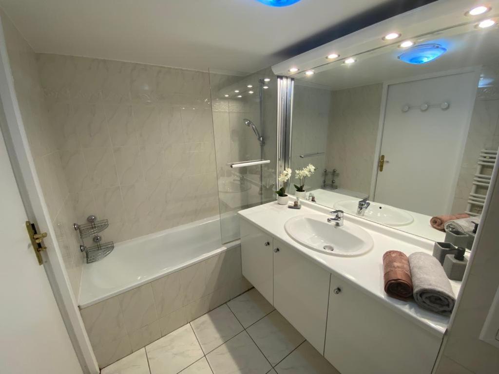 Magnifique Duplex 45 M2 Aux Portes De Paris Metro Barbara A 30Mn Expo Porte De Versailles モンルージュ エクステリア 写真