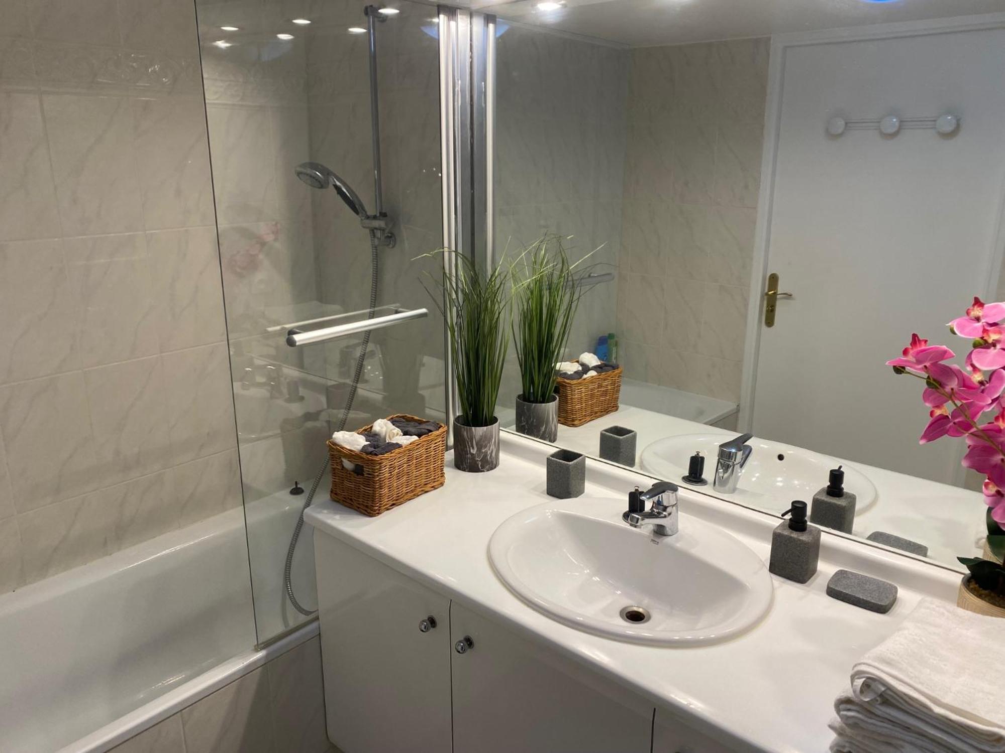 Magnifique Duplex 45 M2 Aux Portes De Paris Metro Barbara A 30Mn Expo Porte De Versailles モンルージュ エクステリア 写真